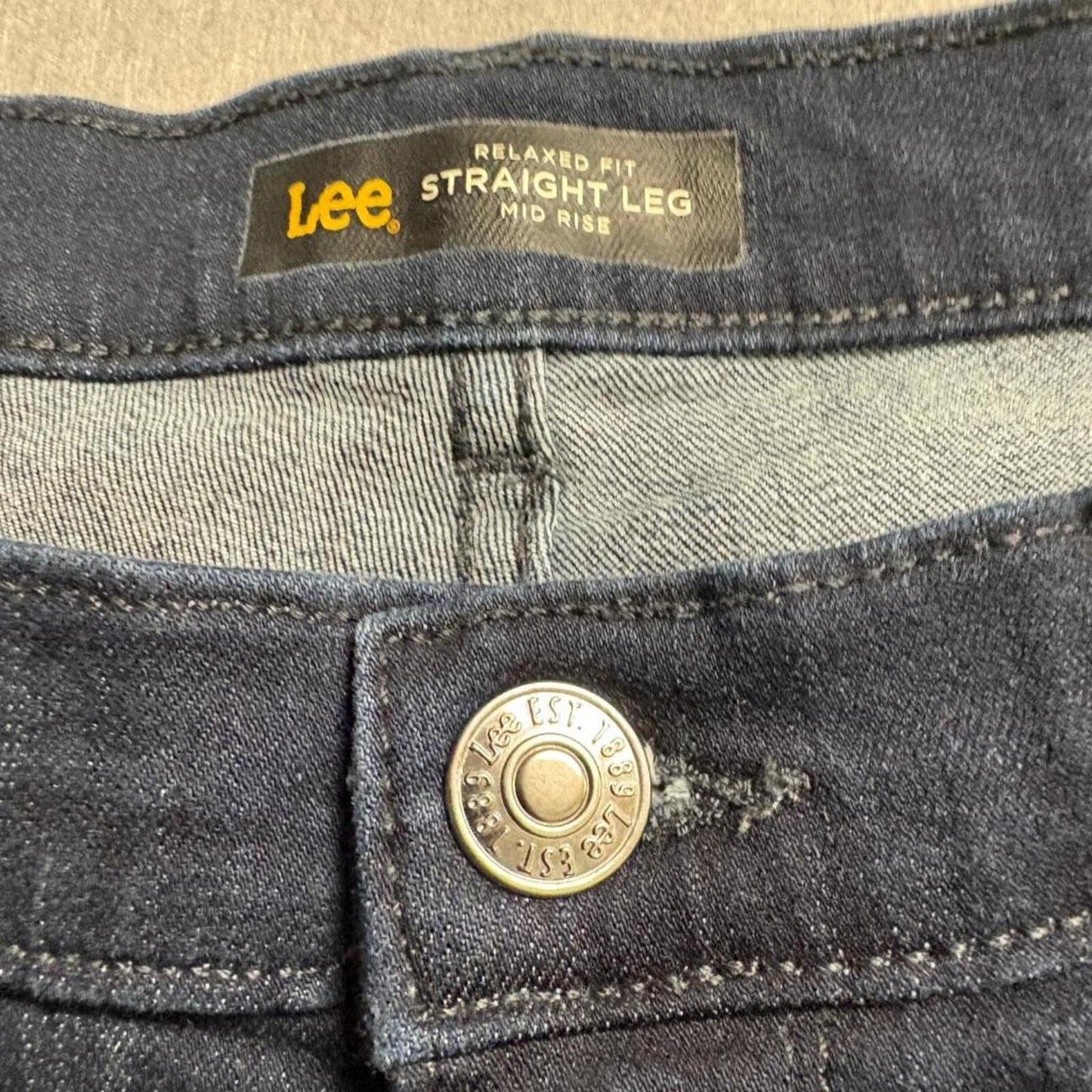 Lee Relaxed Fit Straight Leg Jeans Womens 10 Medium Dark Wash Blue Mid Rise