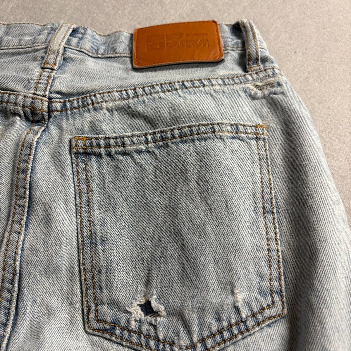 Princess Polly Distressed Straight Leg Jeans Womens Size US 0 Light Wash Denim