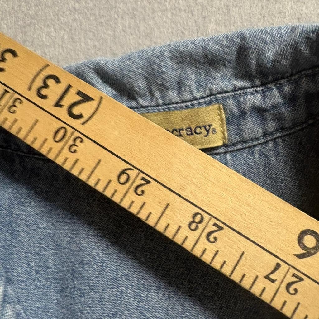 Democracy Denim Shirt Womens Small Blue Cotton Long Sleeve Raw Hem Chambray Top