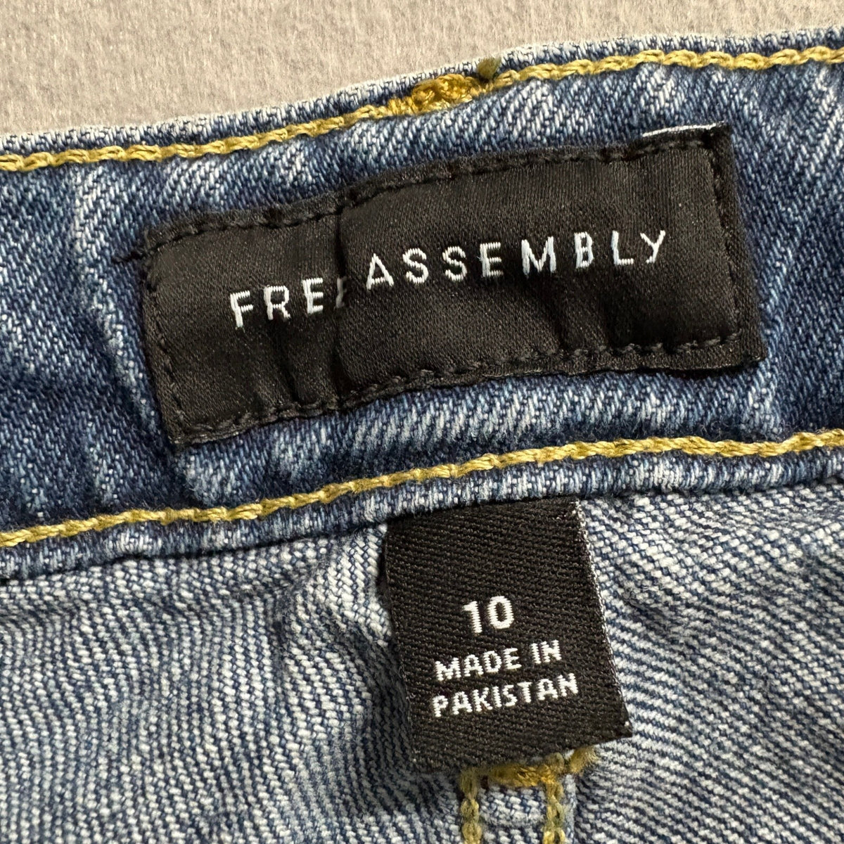 Free Assembly Womens High Rise Straight Leg Jeans Blue Denim Size 10 Medium Wash