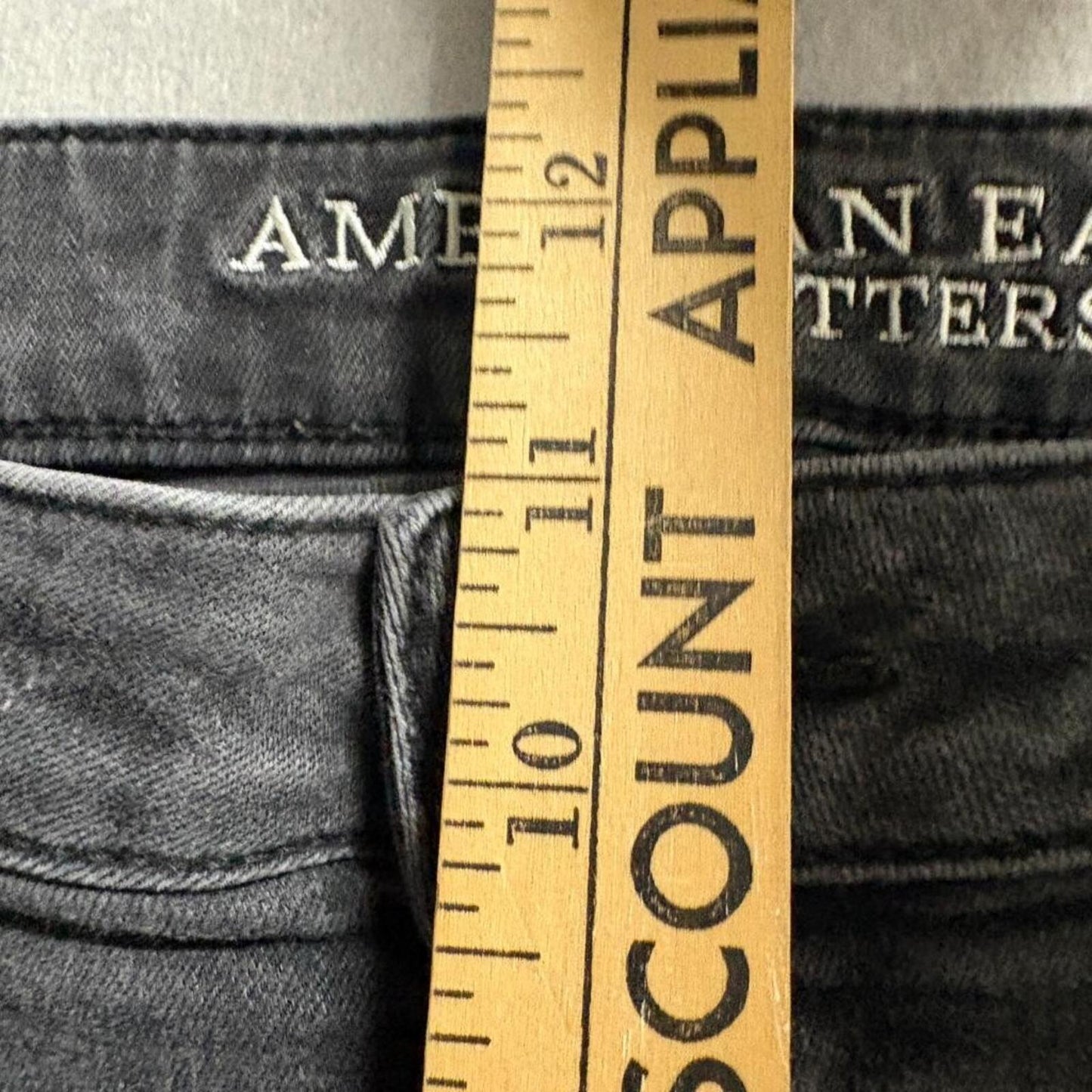 American Eagle Super Hi-Rise Jegging Womens 14 Black Distressed Ripped Knee