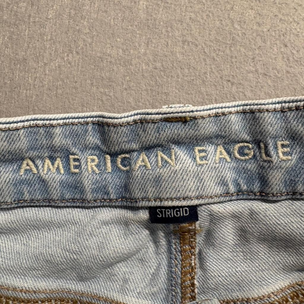 American Eagle Curvy Mom Jeans Womens 8 Short Light Wash Denim High Rise Strigid