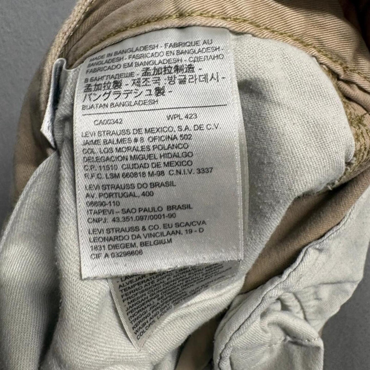 Levi Strauss Co Mens Cargo Shorts Size 48 Tan Khaki Cotton Twill Multi Pocket