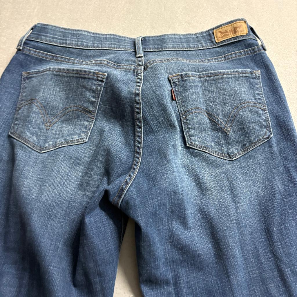 Levis 525 Perfect Waist Straight Leg Jeans Womens Size 12M Blue Denim Stretch