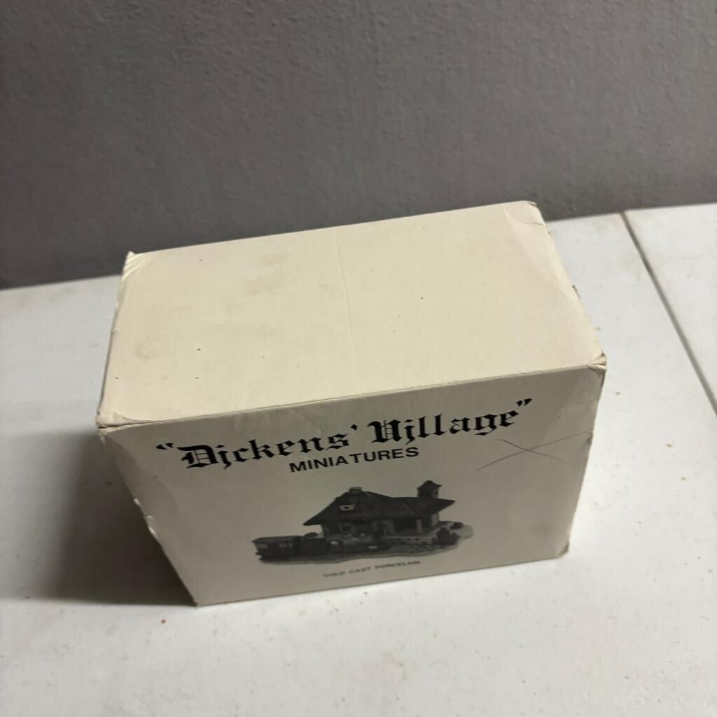 Department 56 Dickens Village Miniature Train Station and Train Cold Cast