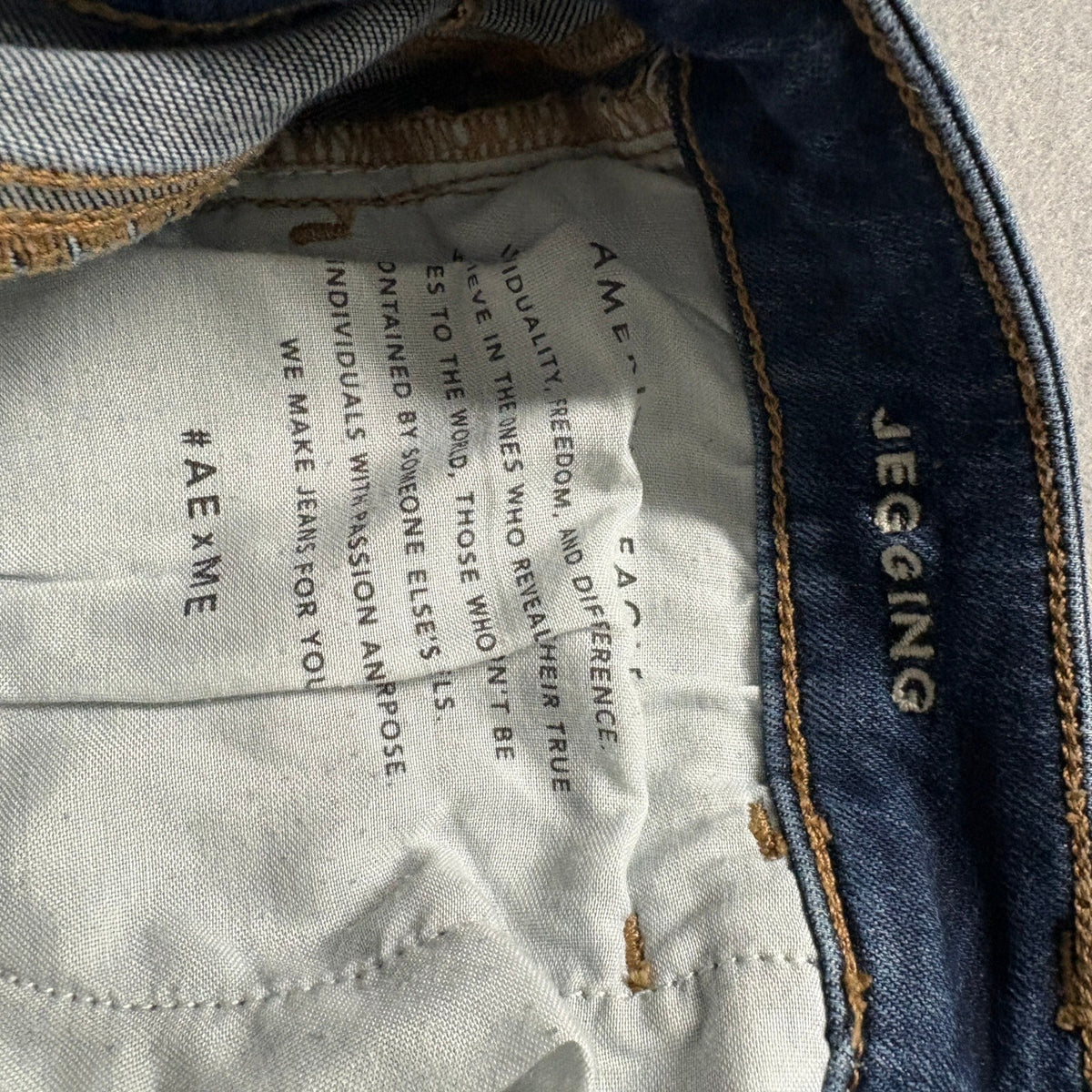 American Eagle Next Level Stretch Jegging Womens Size 2 Long Distressed Jeans