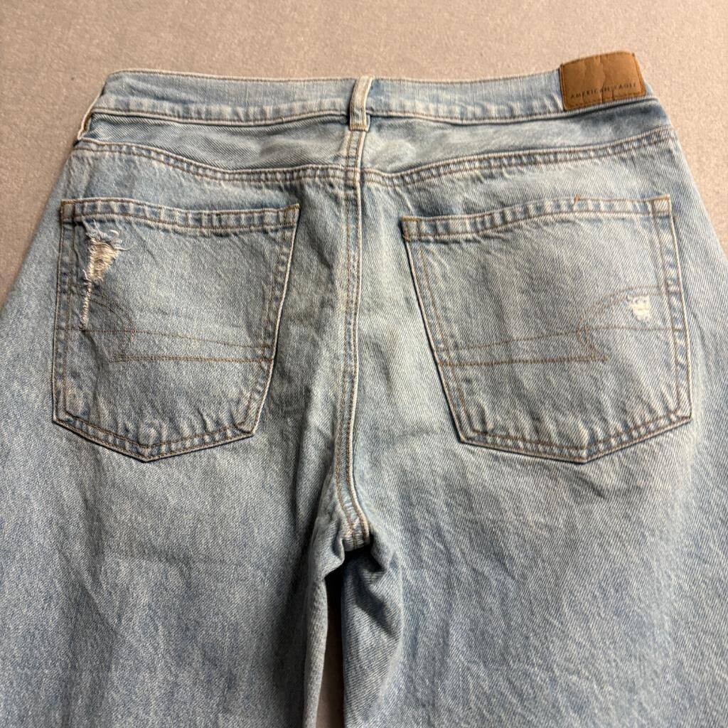 American Eagle Distressed Mom Jeans Womens Size 8 Light Wash Blue 100% Cotton