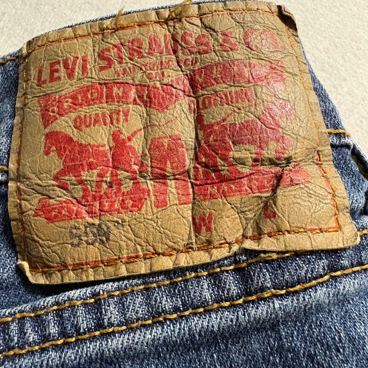 Levi's 550 Relaxed Fit Tapered Leg Jeans Mens 54 x 28 Big & Tall Blue Denim