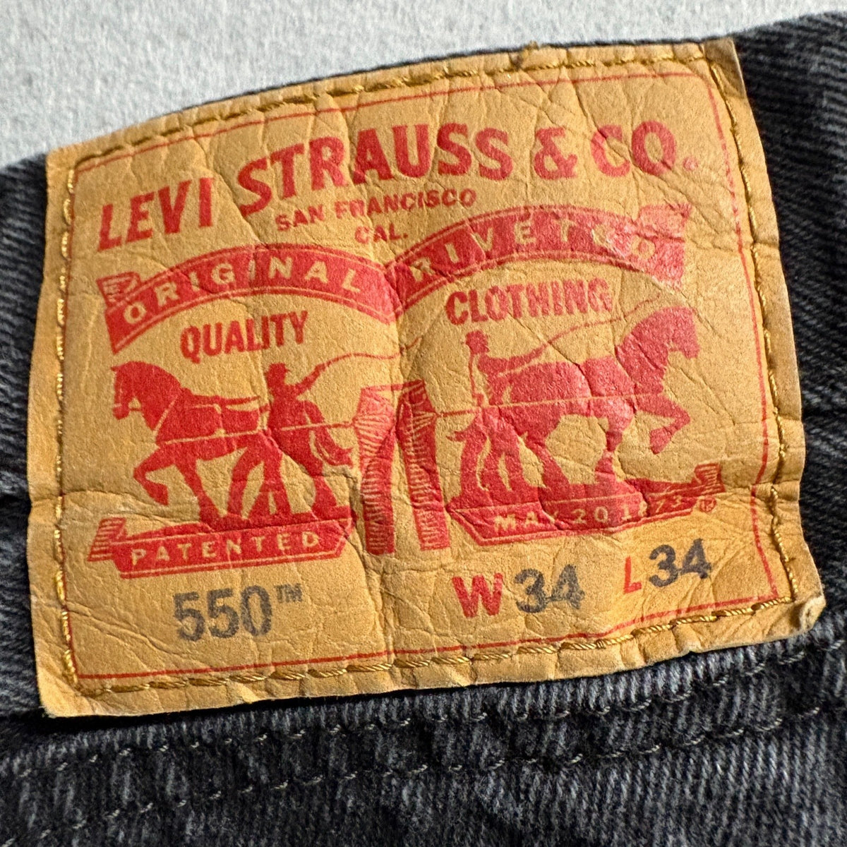 Levis 550 Relaxed Fit Black Denim Jeans Mens 34x34 Measured 31x31.5 Vintage Look