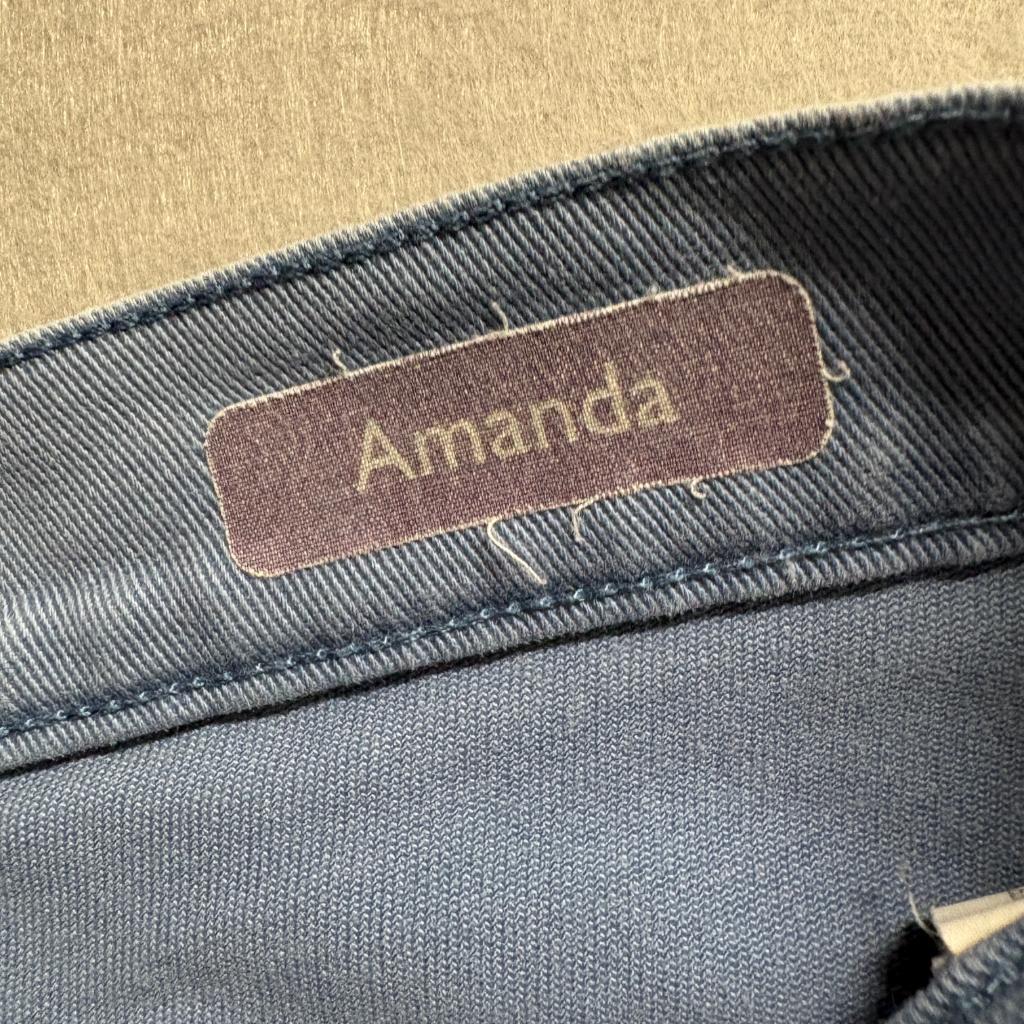 Gloria Vanderbilt Amanda Jeans Womens 10 Blue Cotton Stretch Straight Leg Pants