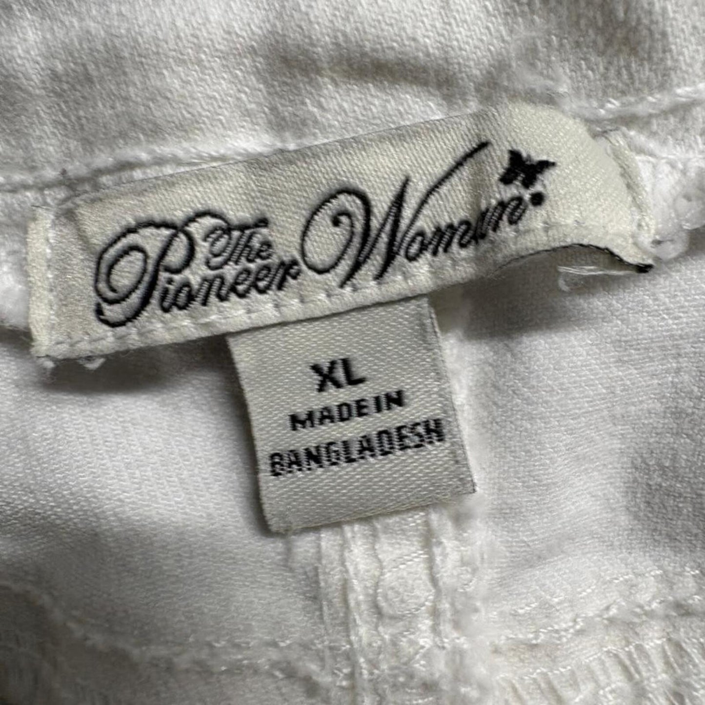 The Pioneer Woman White Embroidered Crop Jeans Womens XL Pull On Floral Cuffed