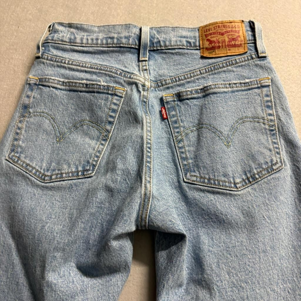 Levis 501 Original Crop Jeans Womens 25 Light Wash Blue Denim Frayed Hem