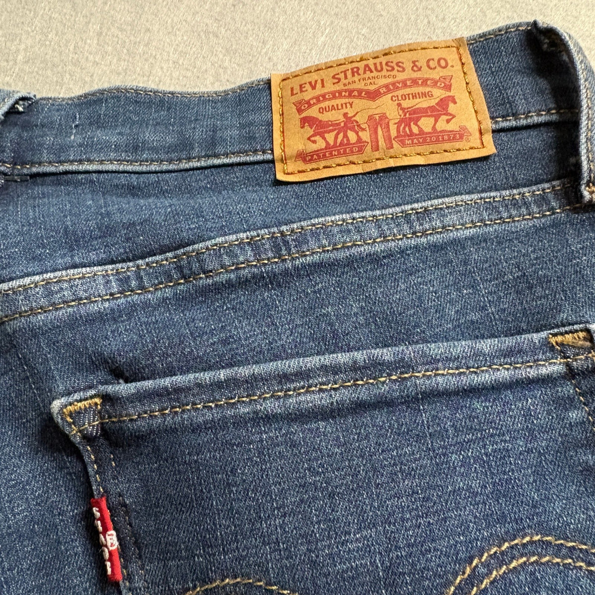 Levis 711 Skinny Jeans Womens Size 28 Medium Wash Stretch Denim Blue Pants