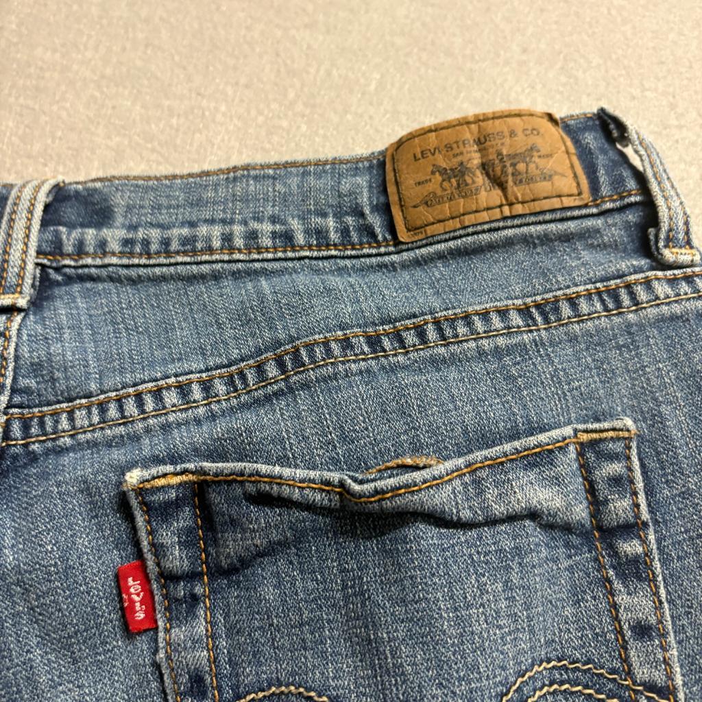 Levis 515 Womens Cuffed Capri Jeans Size 8 Medium Wash Denim Stretch Crop