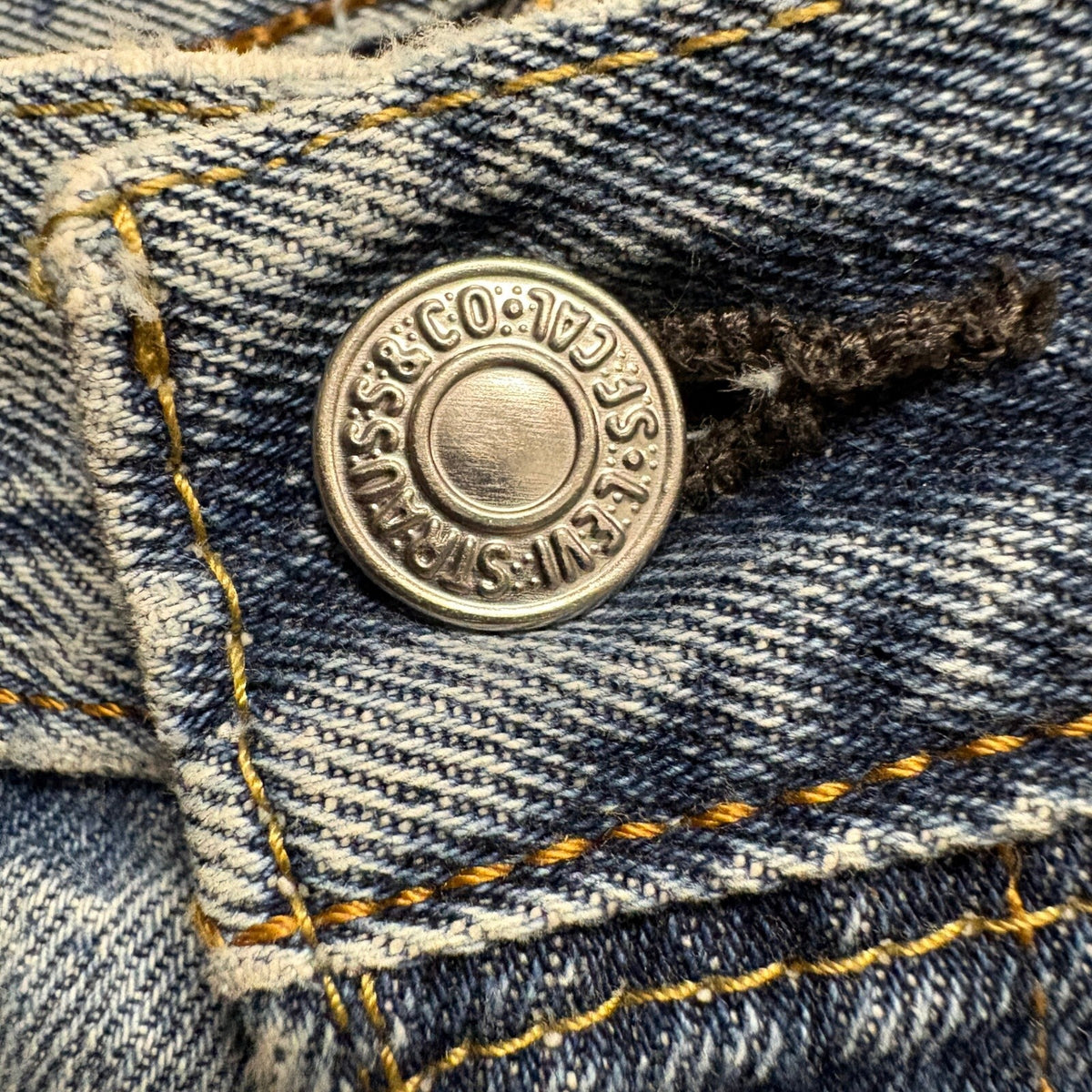 Levis 501 Original Fit Jeans Mens 31x30 Light Wash Button Fly Denim Blue