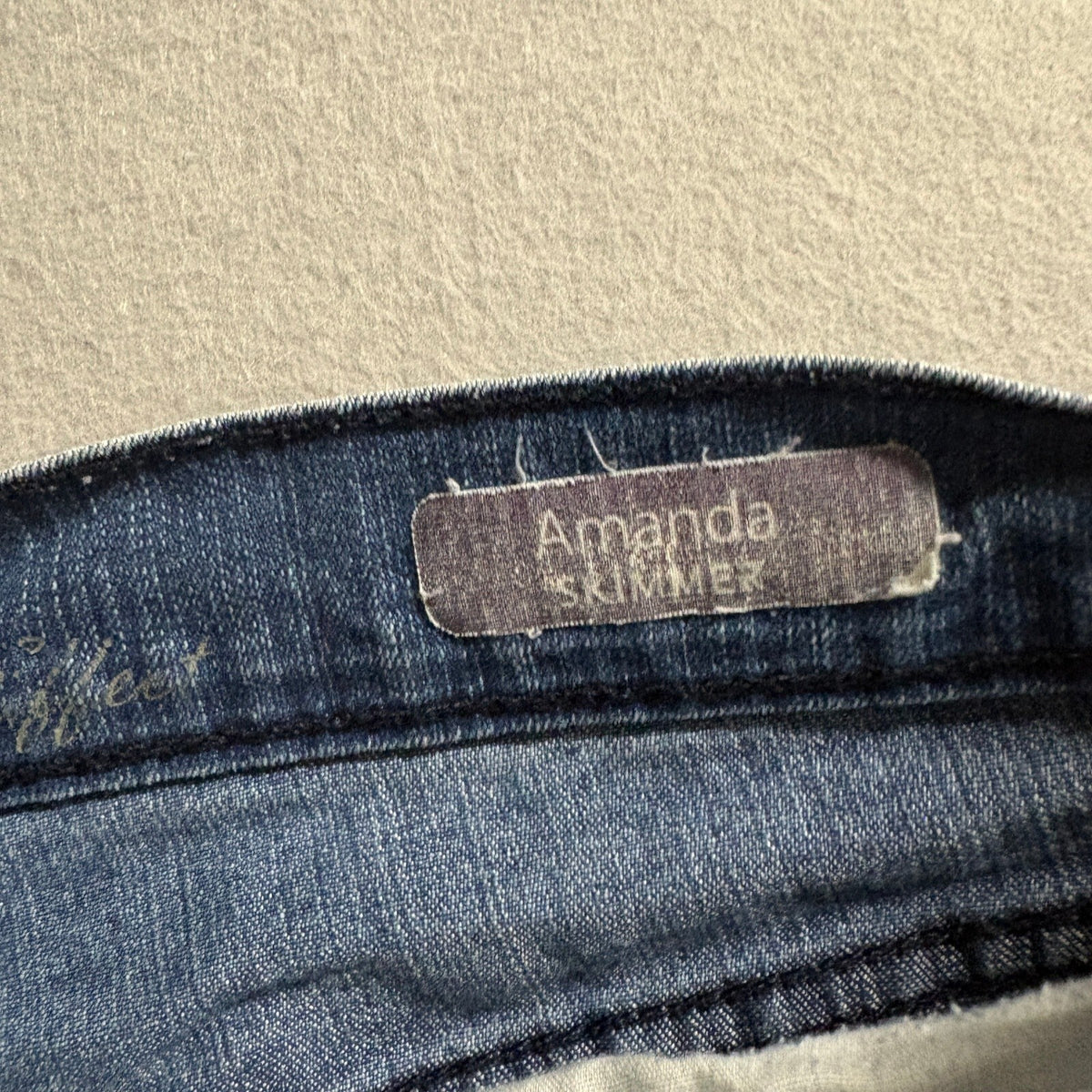 Gloria Vanderbilt Amanda Skimmer Denim Shorts Womens Size 12 Blue Jean Capris