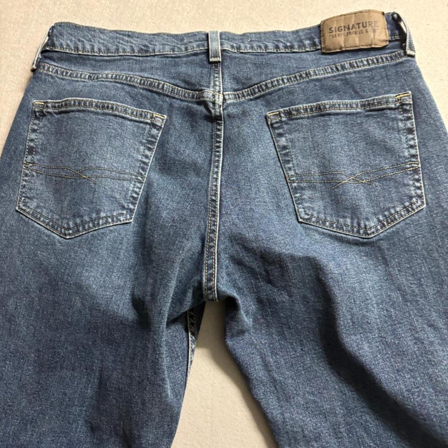 Signature by Levi Strauss Co Mens Jeans 34x32 S61 Relaxed Fit Blue Denim