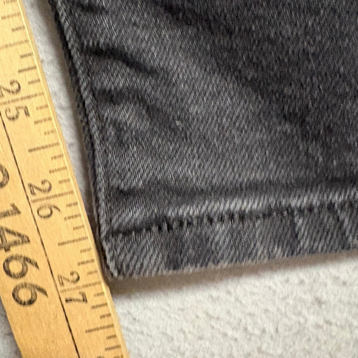 Levis High Waisted Taper Jeans Womens Size 25 W25 L29 Black Pleated Denim