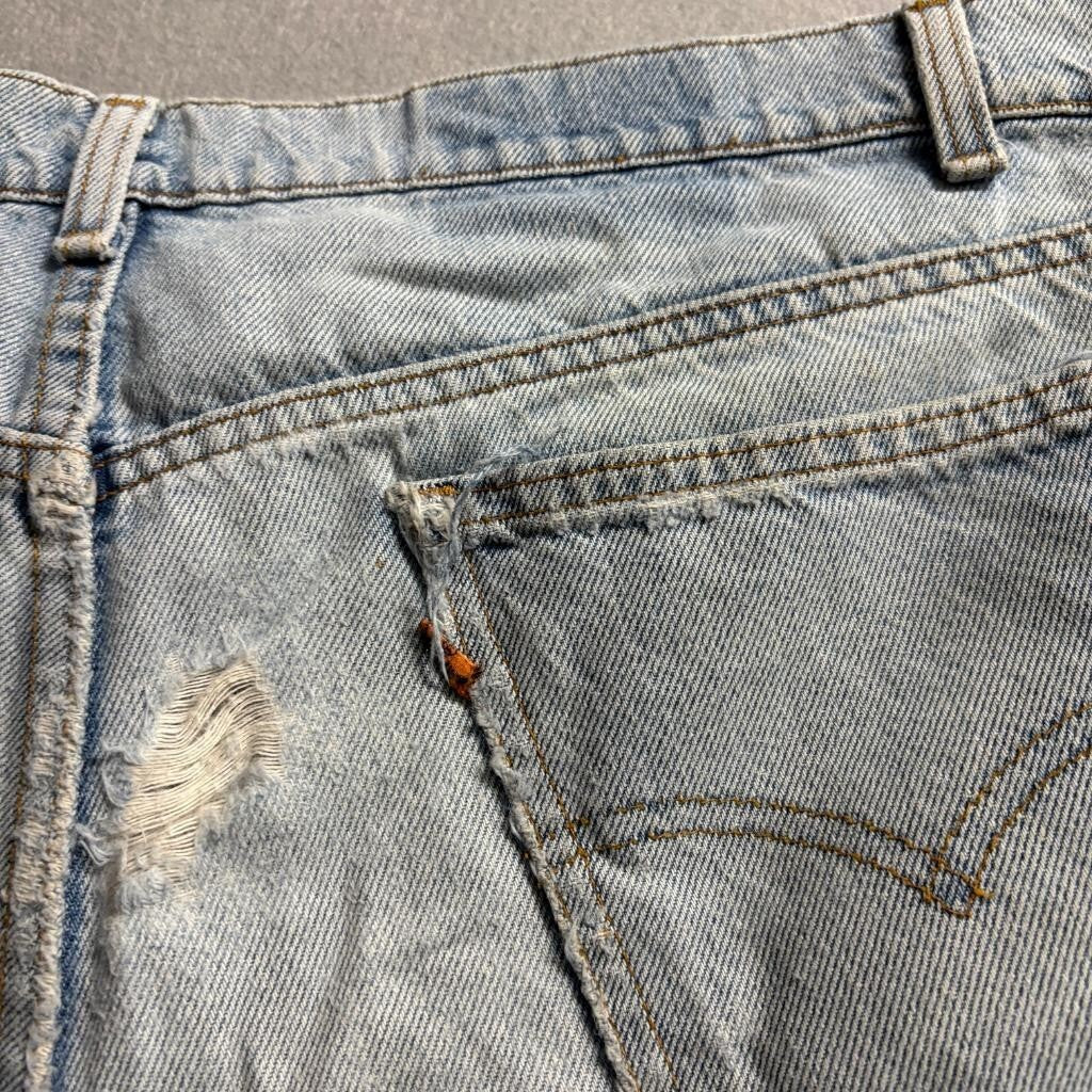 Vintage Levis 550 Denim Shorts Mens 40 Blue Light Wash Relaxed Fit Made in USA