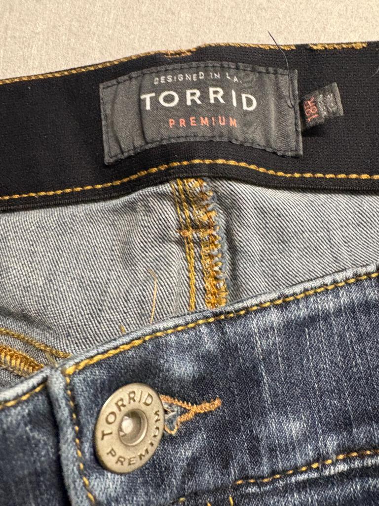 Torrid Premium Bombshell Skinny Jeans Womens 18R Medium Wash Stretch Denim Plus