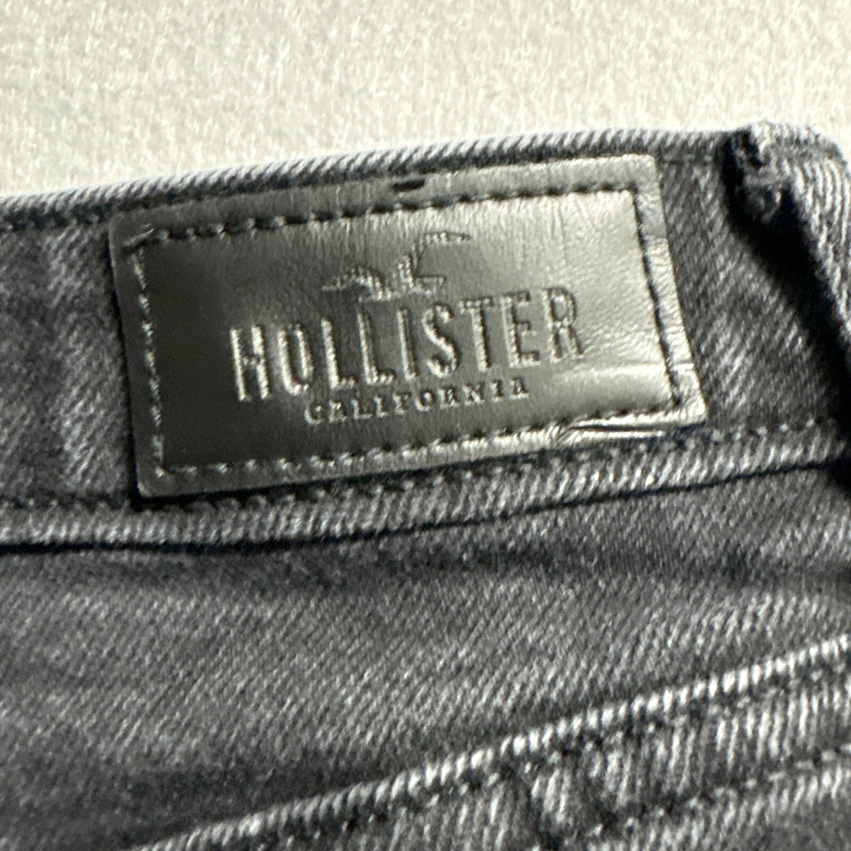 Hollister Ultra High Rise Mom Jeans Womens 1S W25 L25 Black Raw Hem Stretch
