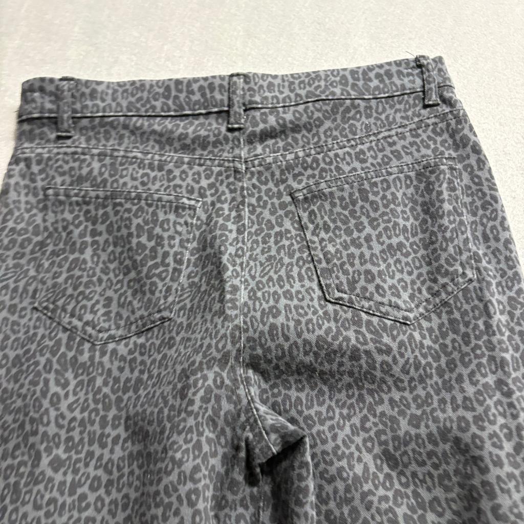 Time and Tru Womens Skinny Jeans Size M 8-10 Gray Leopard Print Stretch Denim