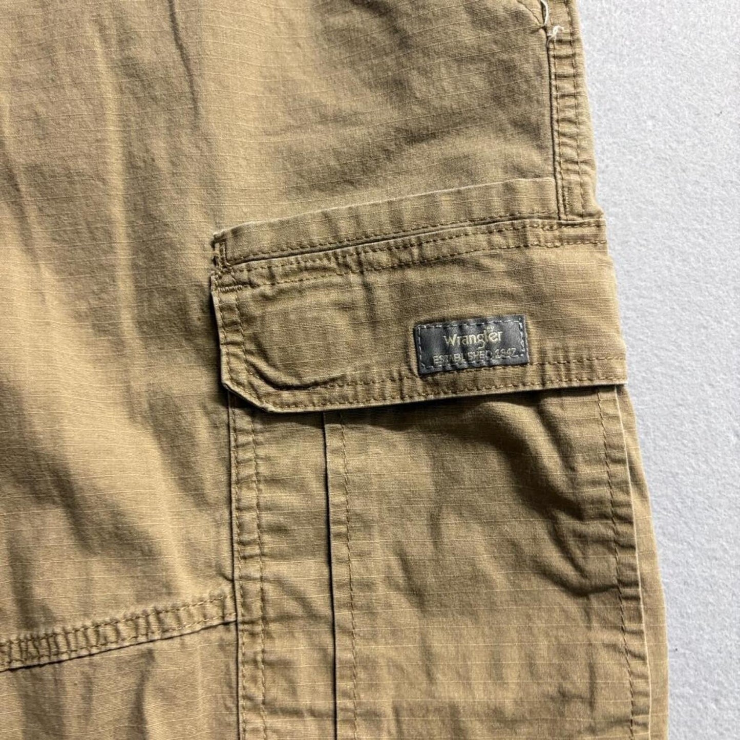 Wrangler Cargo Shorts Mens 44 Brown Cotton Blend Relaxed Fit Casual Outdoor