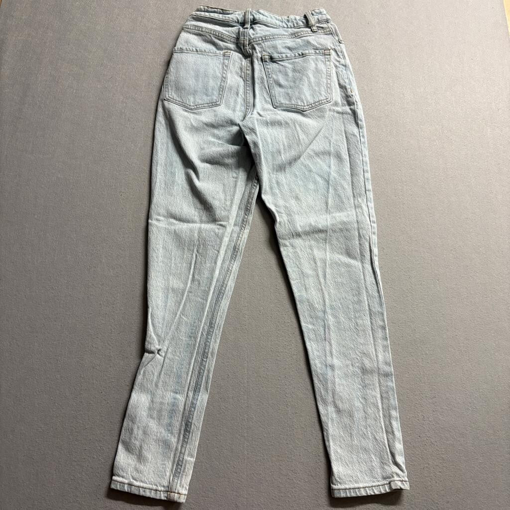 Disney Encanto Mirabel Graphic Jeans Womens Size 1 Light Wash Denim Skinny
