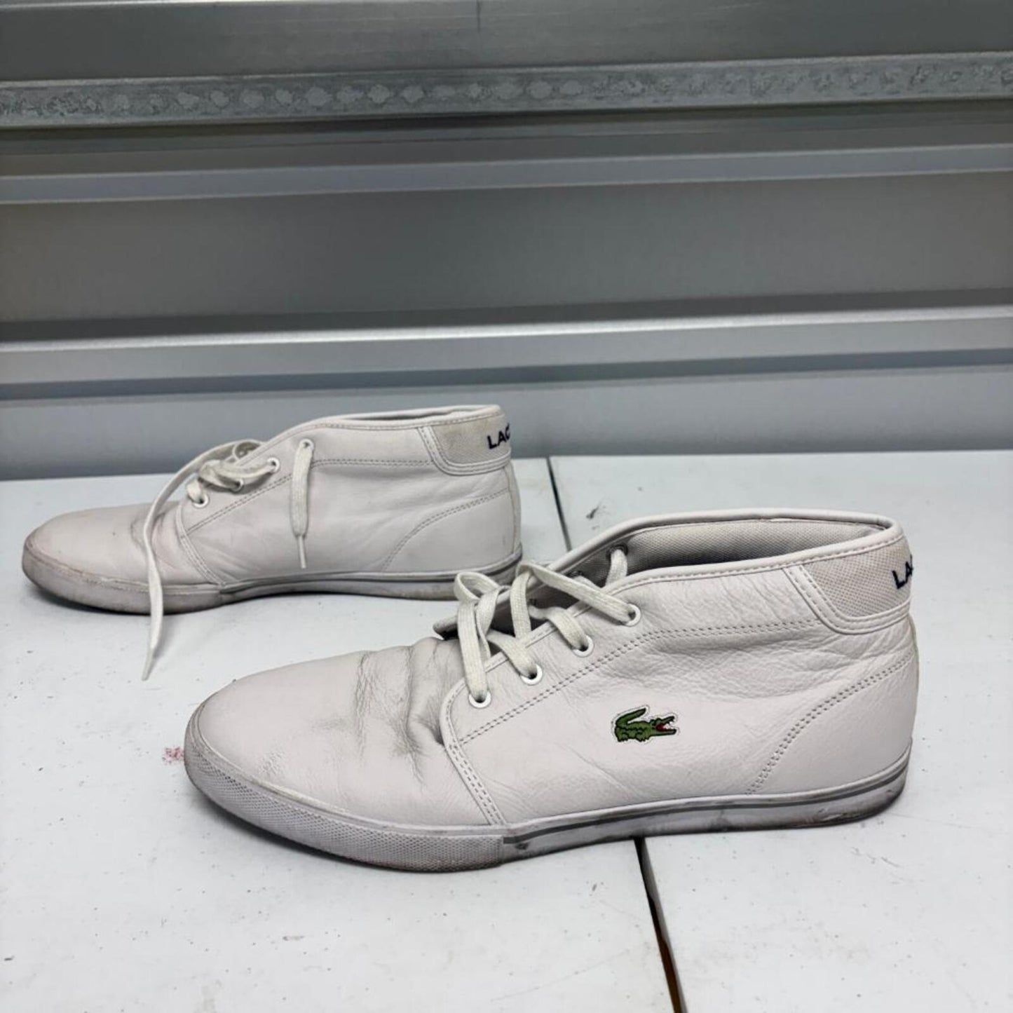 Lacoste Ampthill LCR Mens Size 11 White Leather Mid Top Casual Sneakers