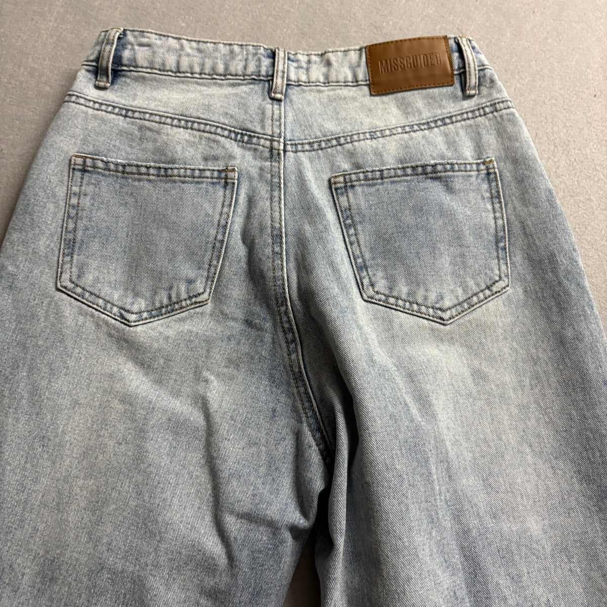 Missguided Riot High Rise Mom Jeans Womens US 2 Distressed Ripped Light Wash