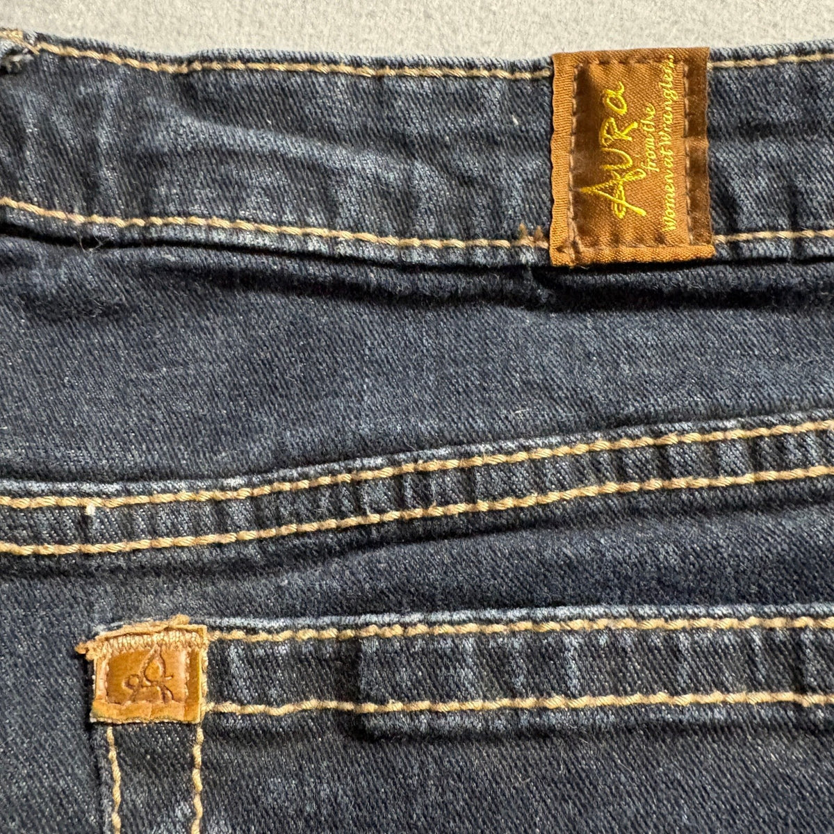 Aura from Women at Wrangler Jeans Size 16 Straight Leg Dark Wash Stretch Blue