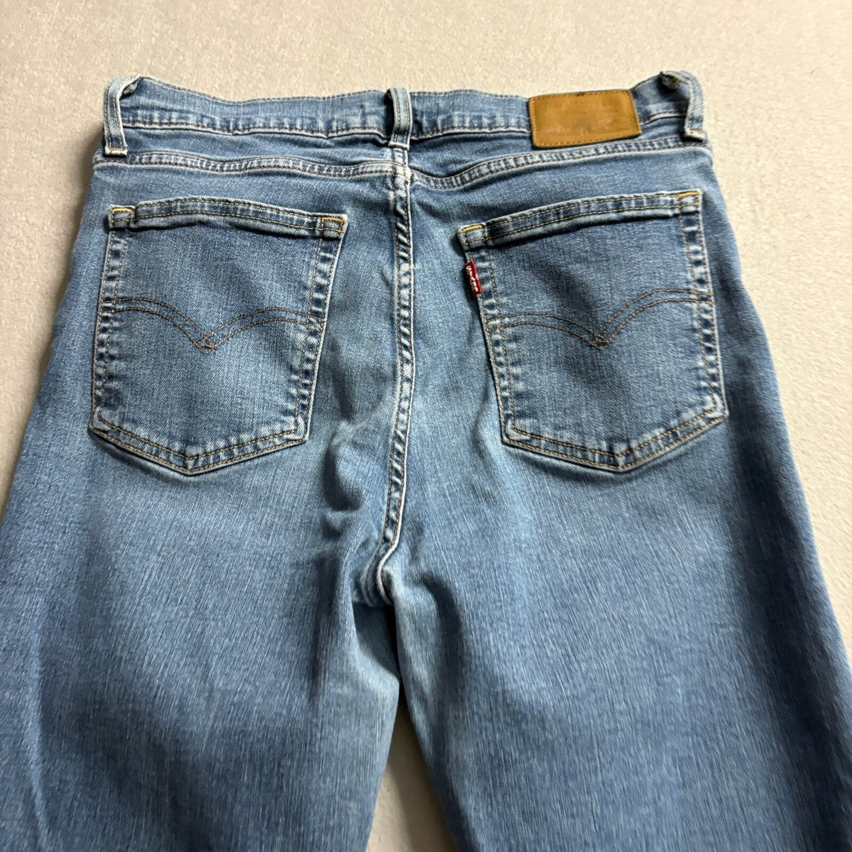 Levi's Premium 724 High Rise Straight Jeans Womens Size 29 Medium Wash Denim