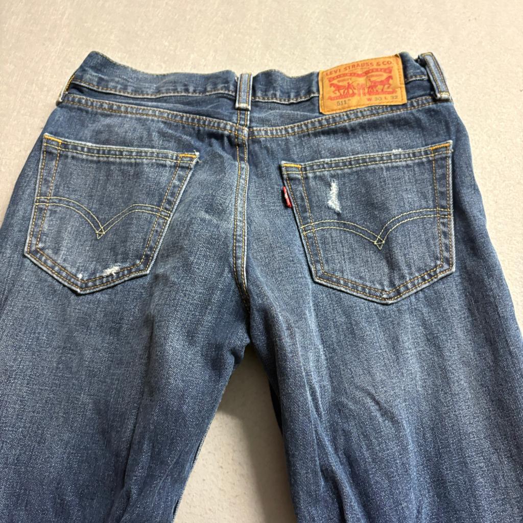 Levis 502 Regular Taper Jeans Mens 30x32 Distressed Ripped Blue Denim 100%