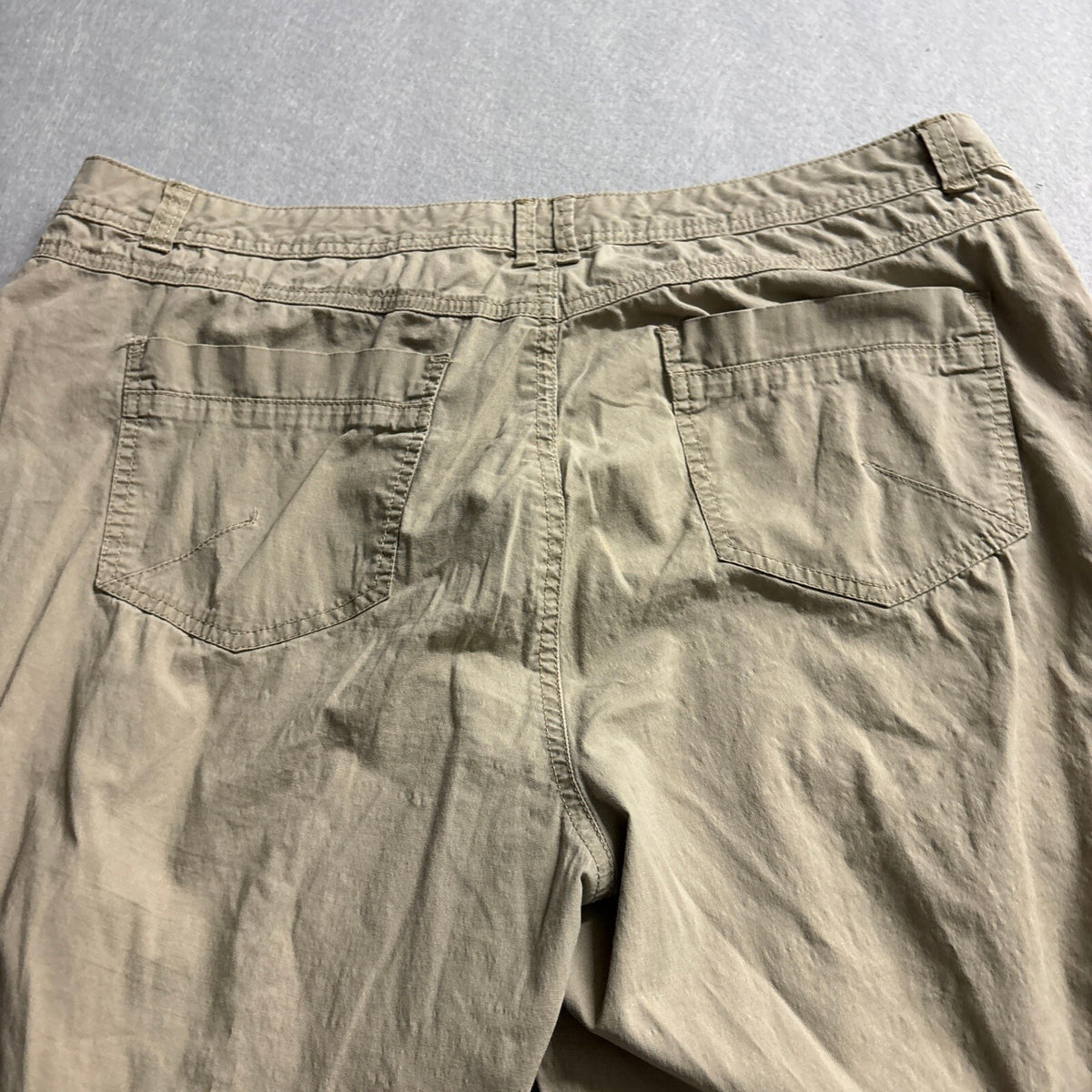 Gloria Vanderbilt Womens Size 10 Beige Stretch Cargo Cropped Pants Ruched Hem