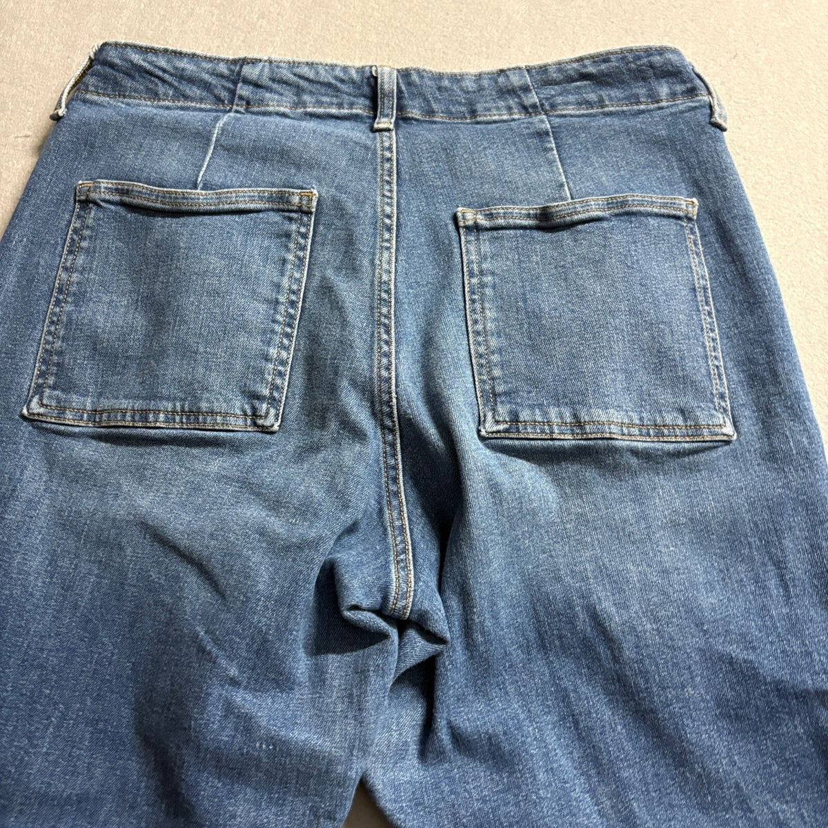 Old Navy Seamed Front Straight Leg Jeans Womens Size 14 Medium Wash Denim