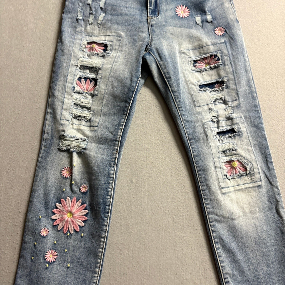 Coco Carmen Daisy Embroidered Distressed Jeans Womens Size M Medium Blue Denim