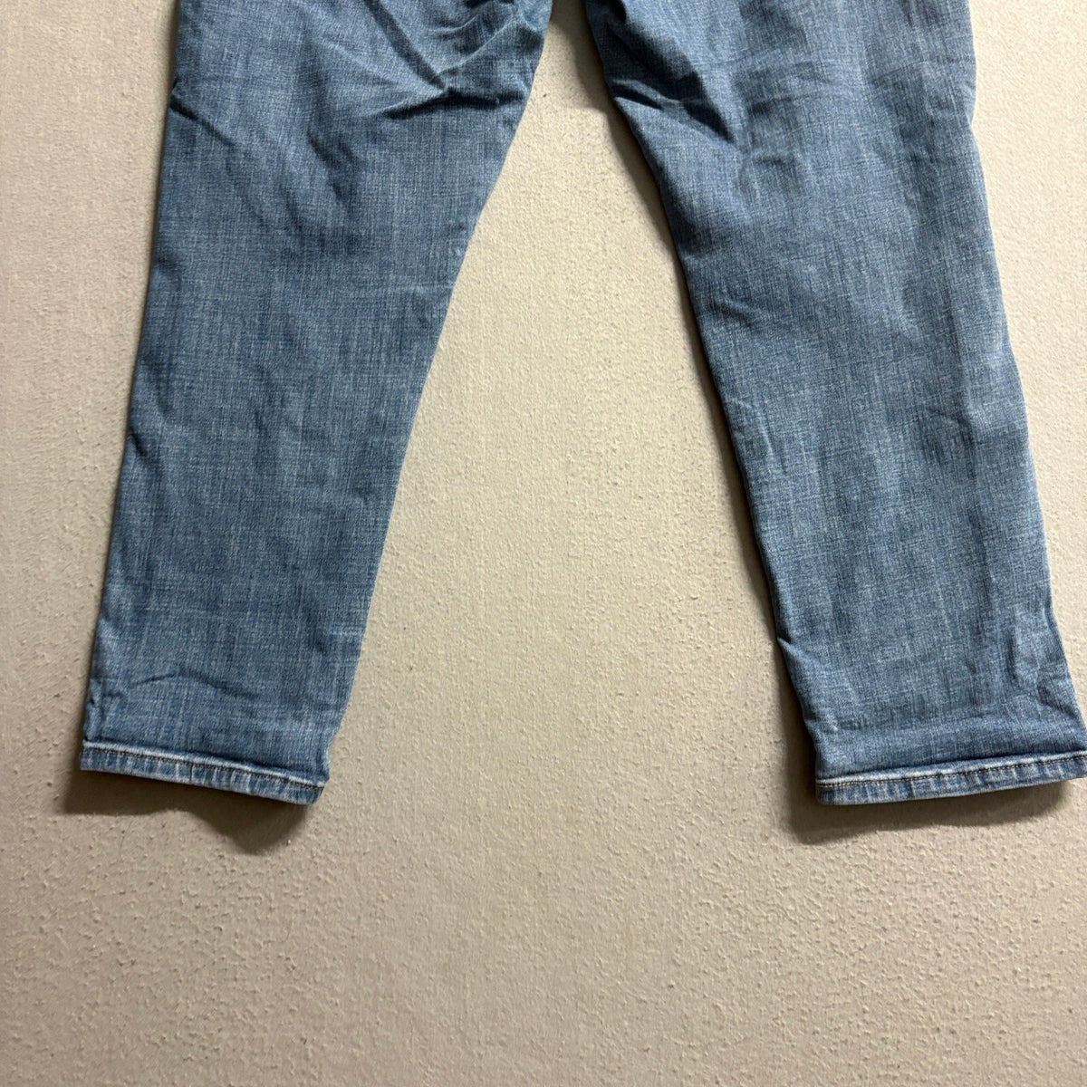 Levi's Boyfriend Jeans Womens Size 32 Medium Wash Distressed Ripped Denim Pants