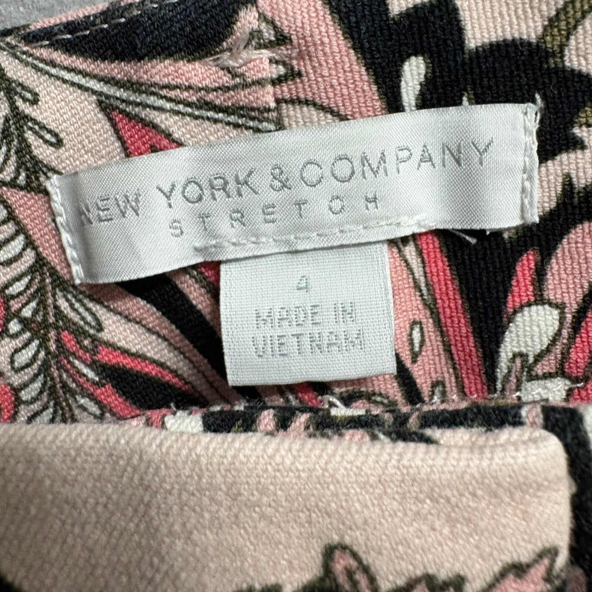 New York & Company Paisley Stretch Pants Womens Size 4 Pink Cotton Blend Crop