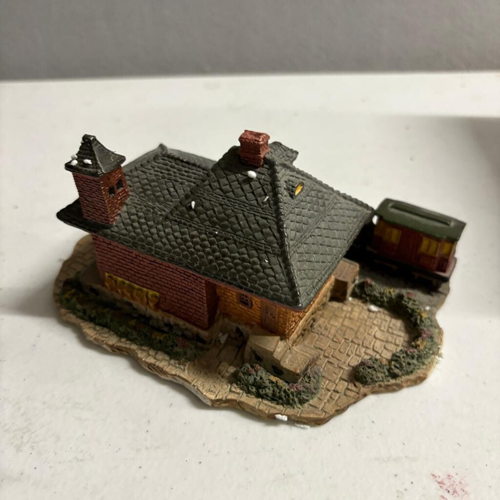 Department 56 Dickens Village Miniature Train Station and Train Cold Cast