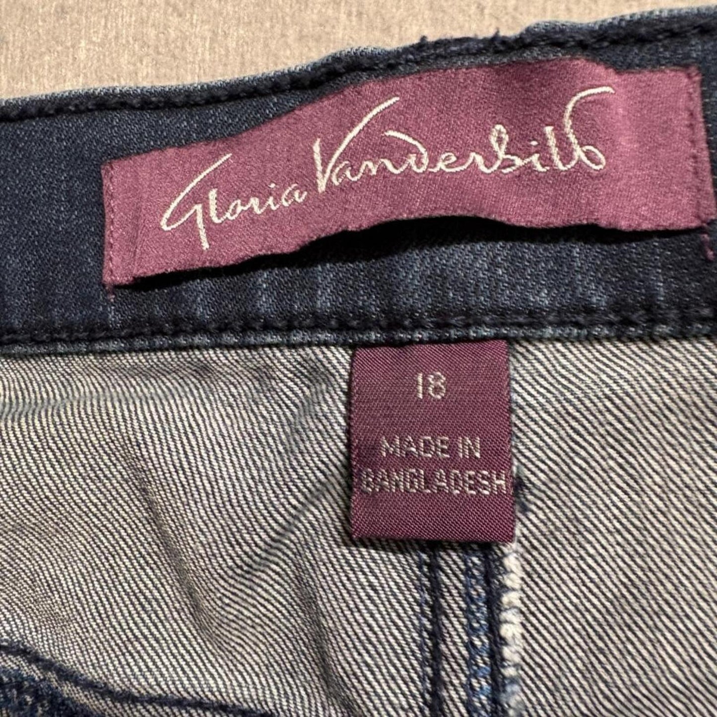 Gloria Vanderbilt Amanda Jeans Womens 18 Blue Denim Floral Embroidered Straight