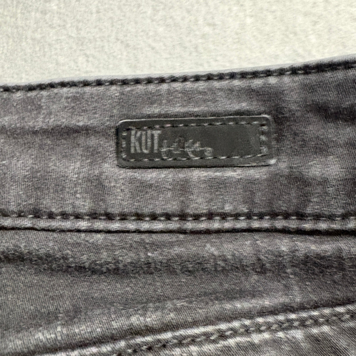 Kut from the Kloth Straight Leg Jeans Womens Size 10S Black Denim Stretch