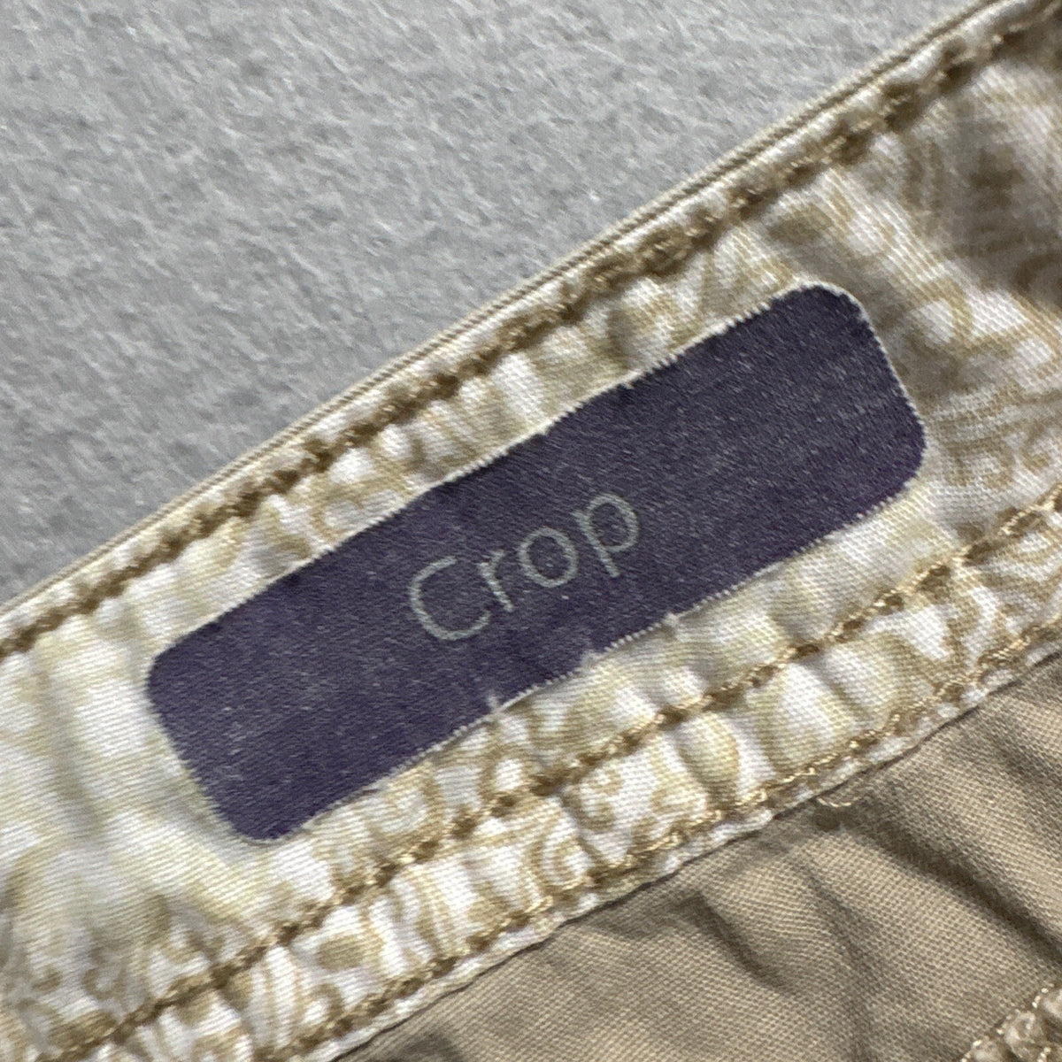 Gloria Vanderbilt Womens Size 10 Beige Stretch Cargo Cropped Pants Ruched Hem