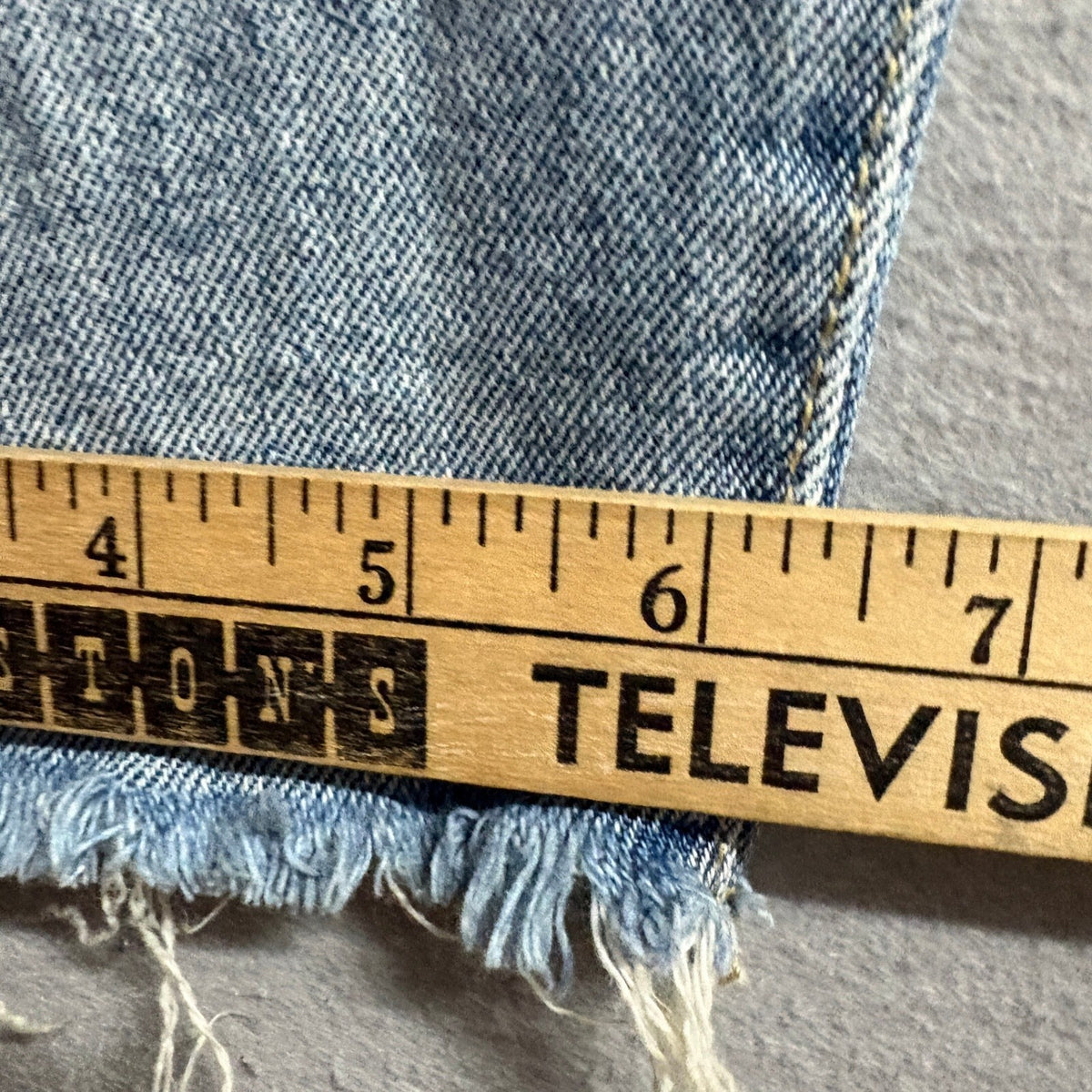 Wild Fable High Rise Mom Jeans Womens Size 6 Blue Denim Pleated Raw Hem Stretch