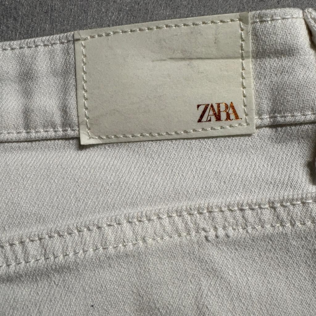 Zara Slim Flare Jeans Womens Size 6 White Denim Raw Hem High Rise Stretch