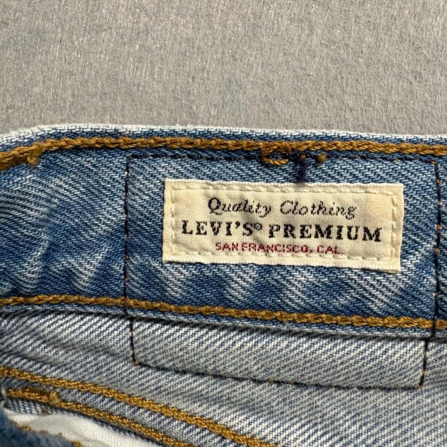 Levi's Premium Wedgie Straight Jeans Womens 23x28 Blue Distressed High Rise