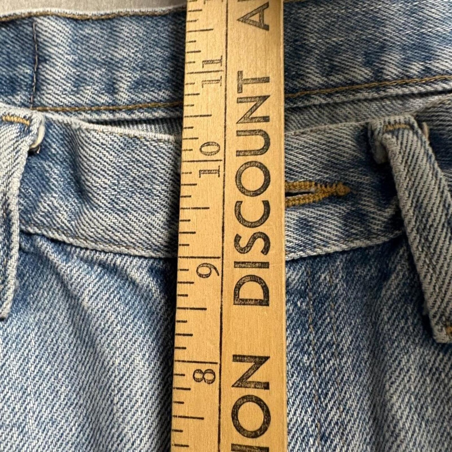 Wrangler Premium Quality Jeans Mens 32x30 Light Wash Distressed Blue Denim