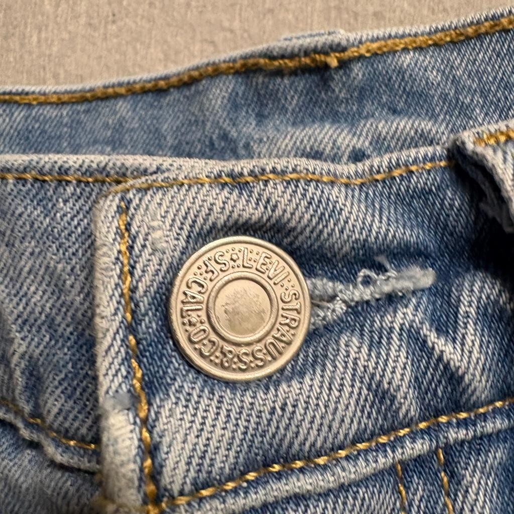 Levis 501 Original Crop Jeans Womens 25 Light Wash Blue Denim Frayed Hem