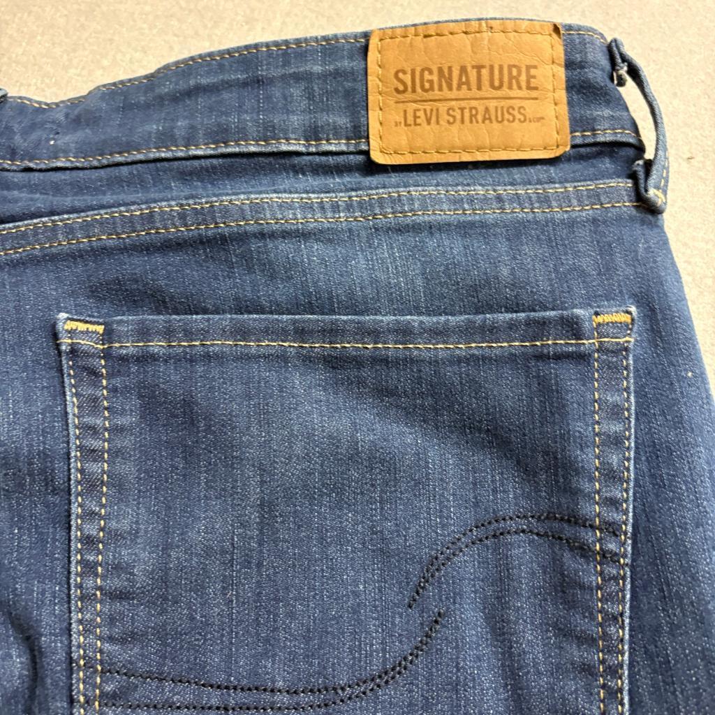 Signature by Levi Strauss Co Womens 16 Mid Rise Bootcut Jeans Blue Stretch W33