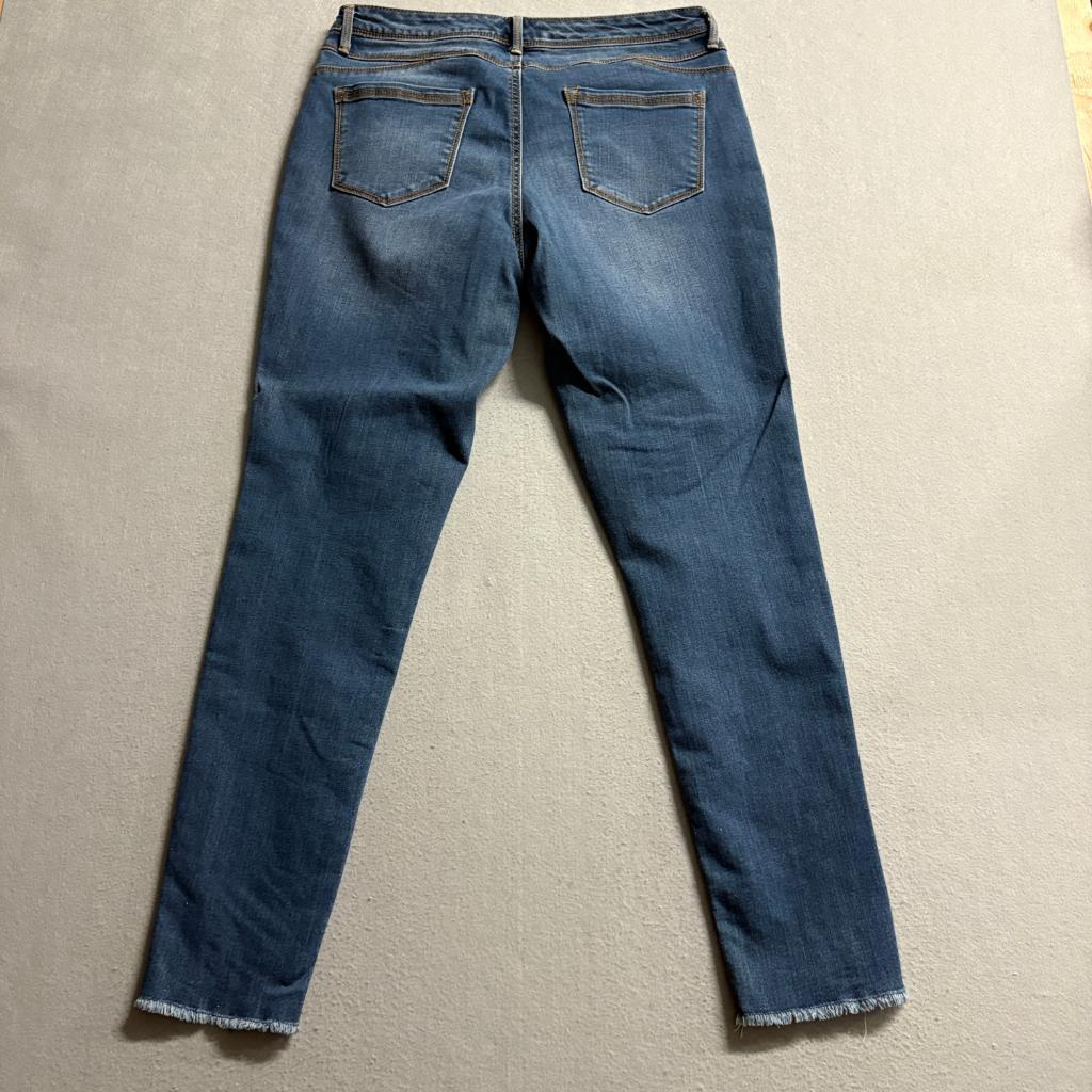 Bandolino Mandie Lisbeth Embroidered Jeans Womens Size 8 Blue Denim Raw Hem