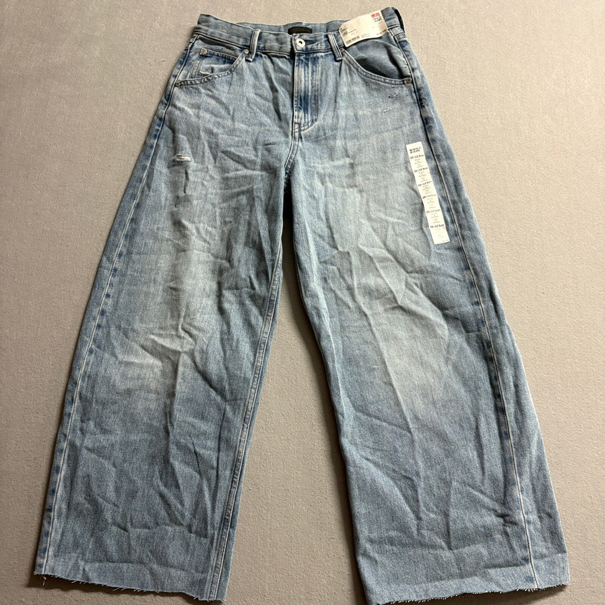 Uniqlo Jeans Womens 25 Wide Fit Tapered Blue Denim Distressed Raw Hem 24 Inseam